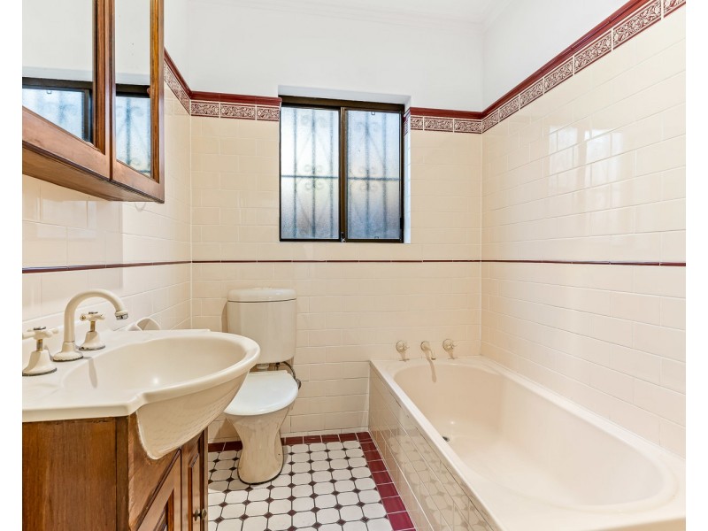 16 Lymerston Street, Tempe NSW 2044