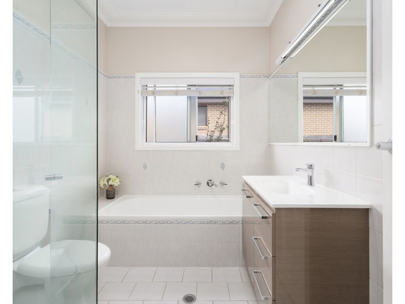 16 Tournay Street, Peakhurst NSW 2210