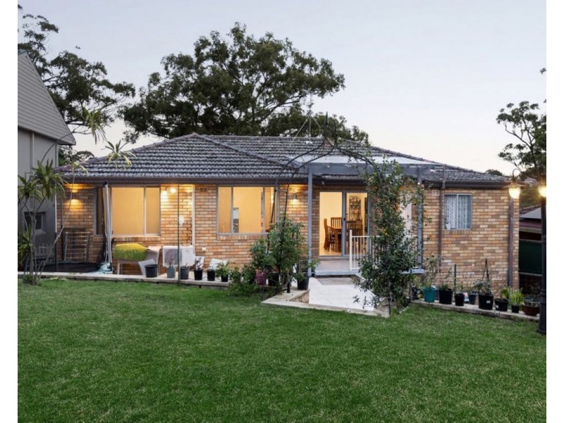 31 Jindabyne Crescent, Peakhurst Heights NSW 2210