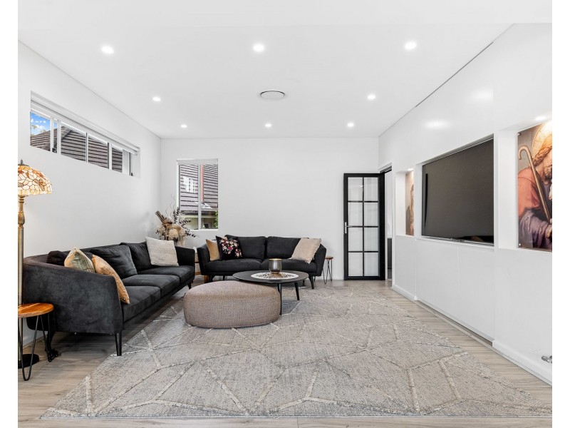 3 Gnarbo Avenue, Carss Park NSW 2221