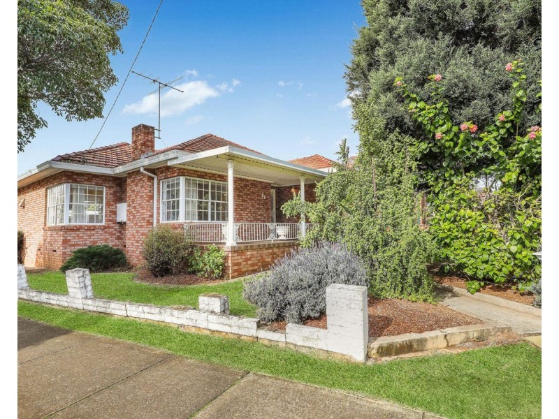 90 Monaro Avenue, Kingsgrove NSW 2208