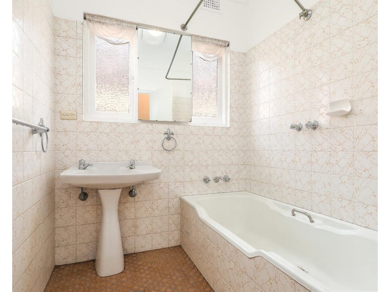 90 Monaro Avenue, Kingsgrove NSW 2208