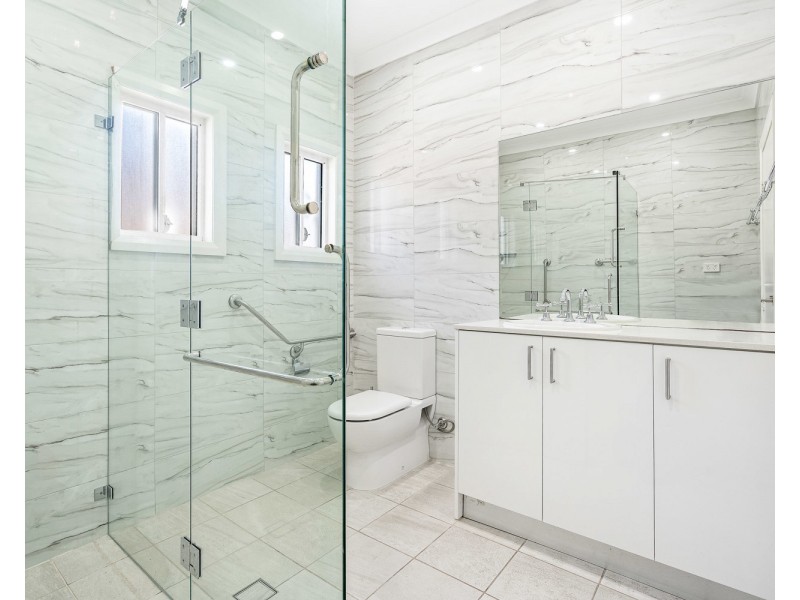 6 Carinya Avenue, Beverly Hills NSW 2209