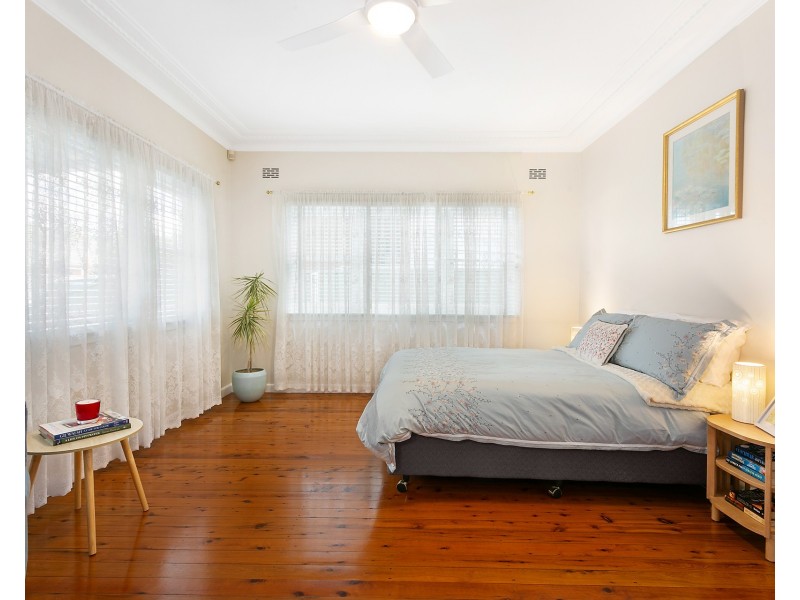 4 Sandra Crescent, Roselands NSW 2196