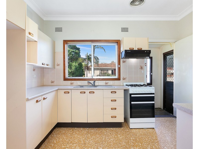 9 Hannons Avenue, Peakhurst NSW 2210