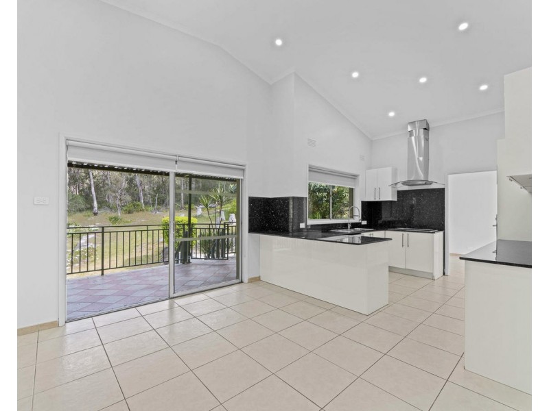 25 Amberdale Avenue, Picnic Point NSW 2213
