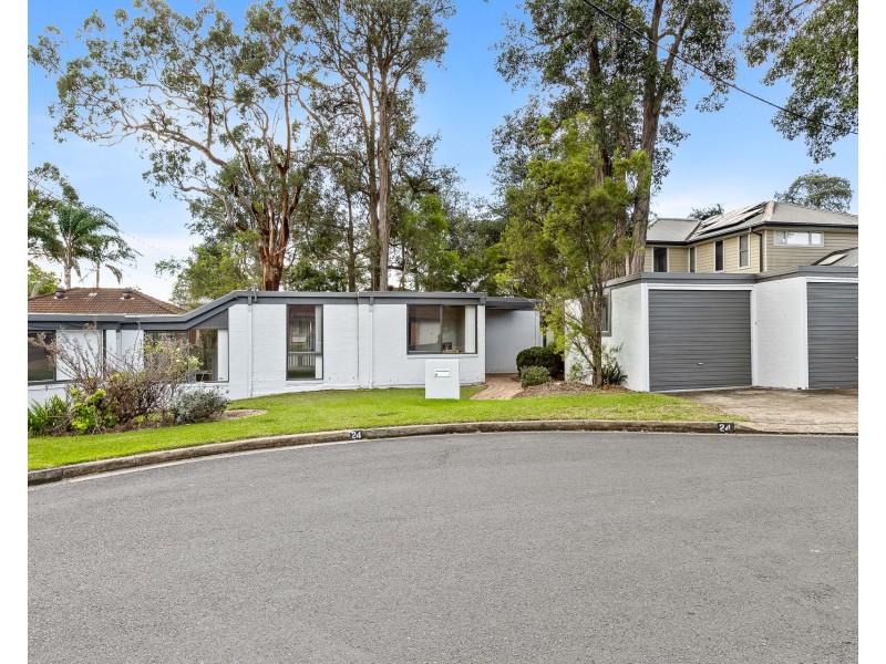 24 Caledonia Crescent, Peakhurst NSW 2210