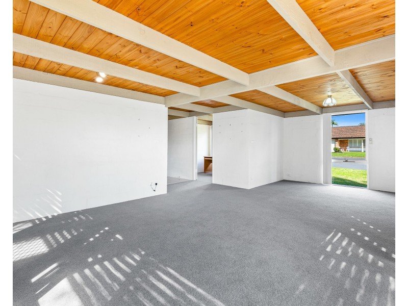 24 Caledonia Crescent, Peakhurst NSW 2210