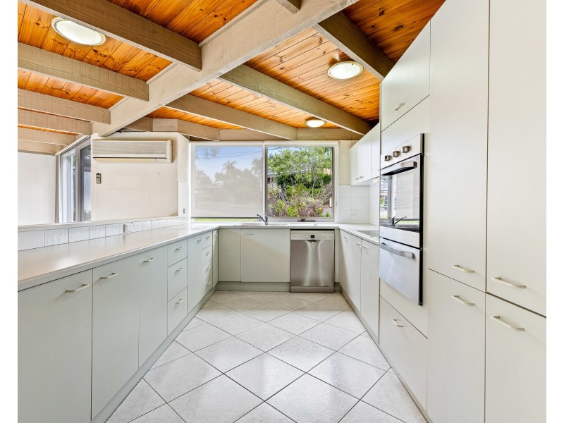 24 Caledonia Crescent, Peakhurst NSW 2210