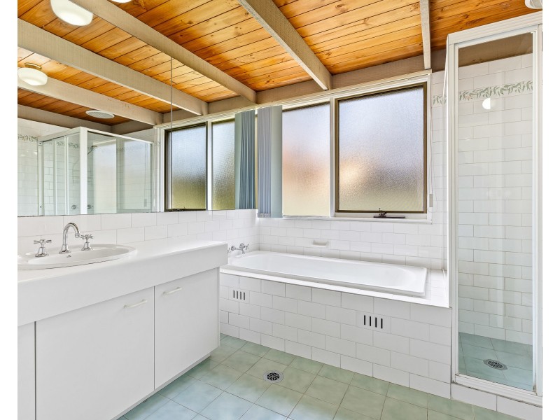 24 Caledonia Crescent, Peakhurst NSW 2210