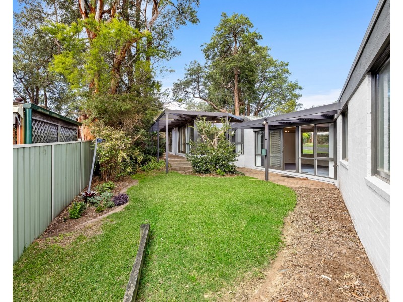 24 Caledonia Crescent, Peakhurst NSW 2210