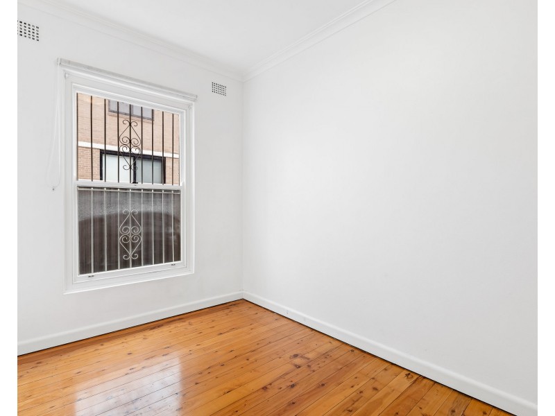 2/23 Hampton Court Road, Carlton NSW 2218