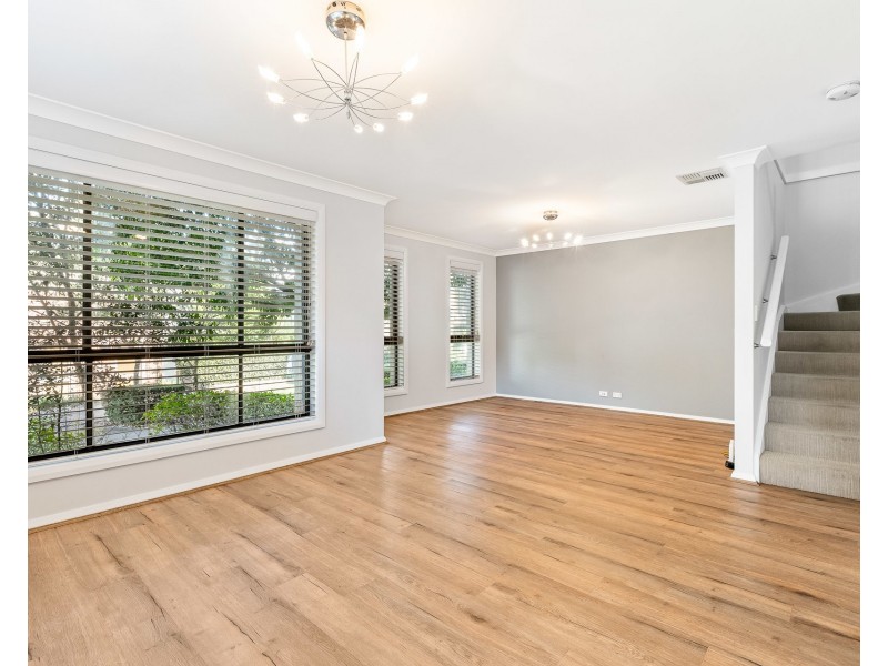 7 Hadlow Avenue, Glenfield NSW 2167