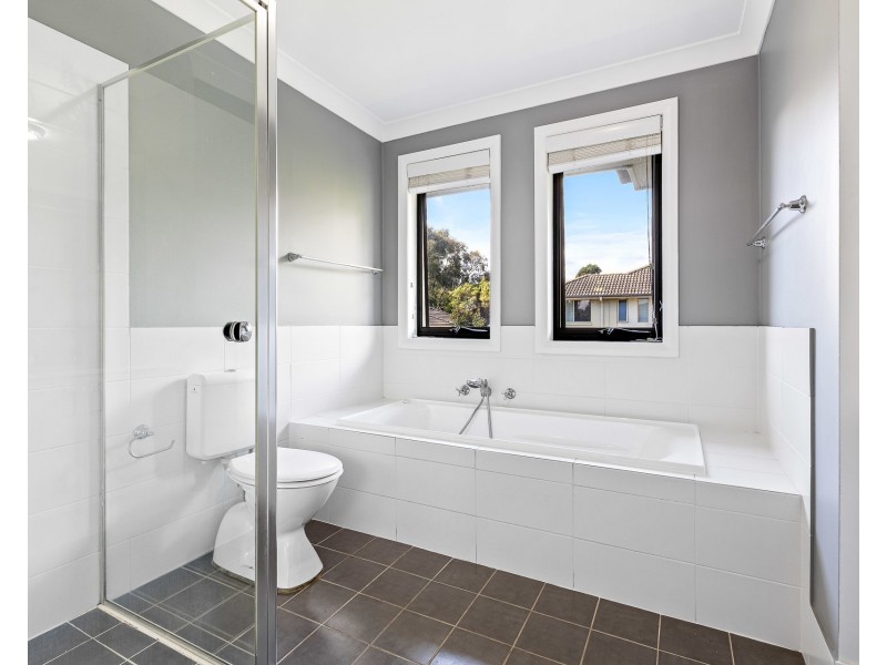 7 Hadlow Avenue, Glenfield NSW 2167