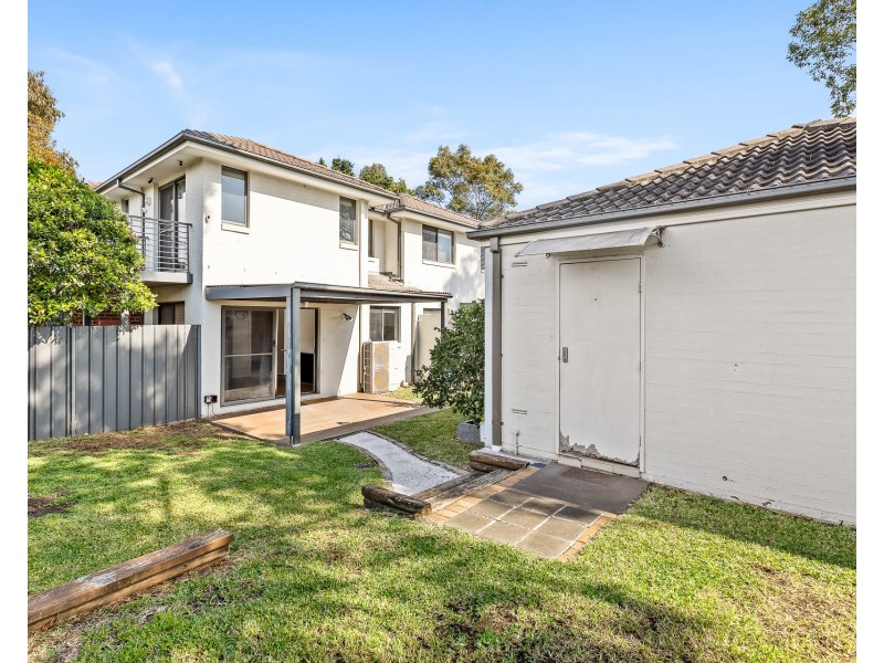 7 Hadlow Avenue, Glenfield NSW 2167