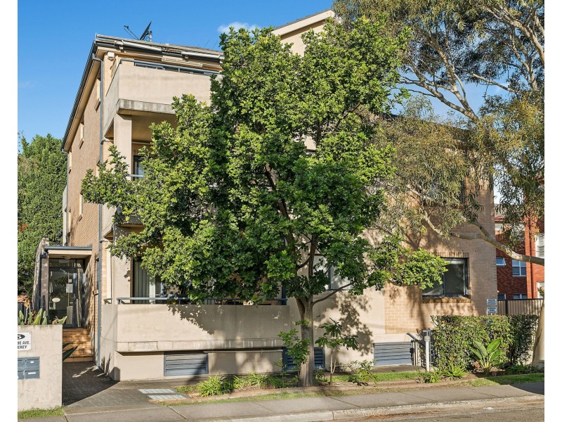 2/15 Wycombe Avenue, Monterey NSW 2217