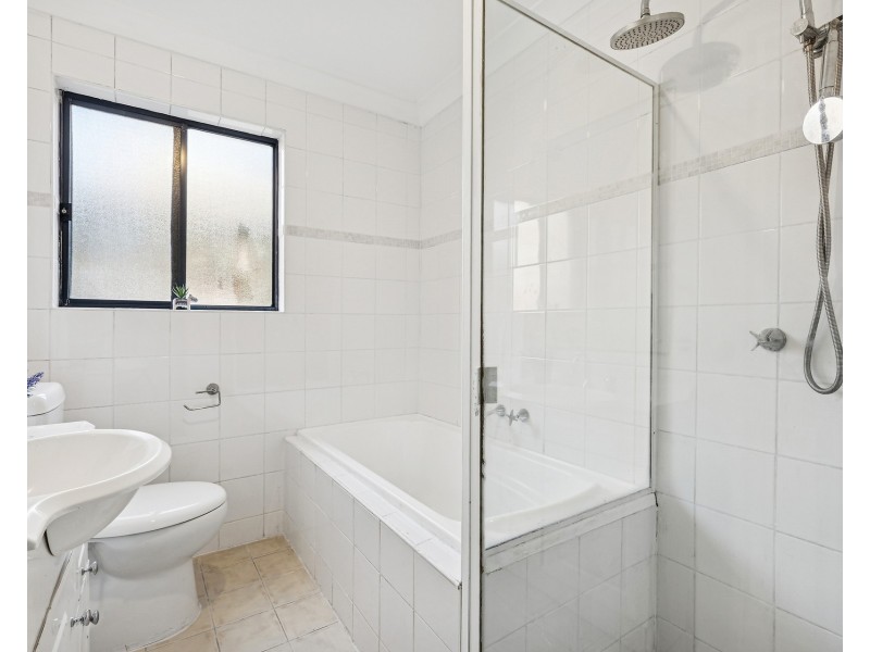 2/15 Wycombe Avenue, Monterey NSW 2217