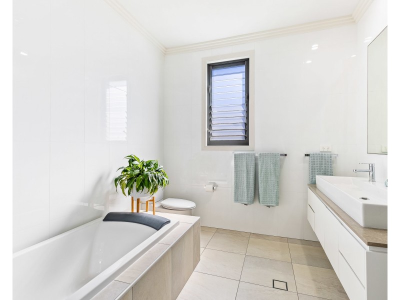 2/121 Gannons Road, Caringbah South NSW 2229