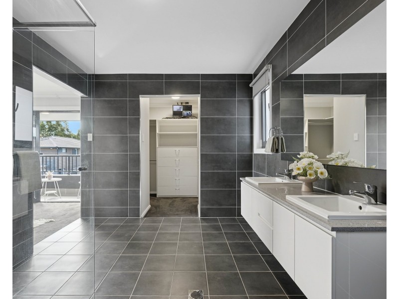 18 Mullumbimby Avenue, Hoxton Park NSW 2171