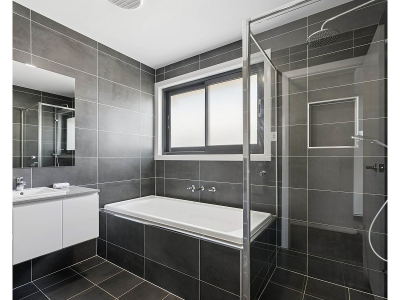 18 Mullumbimby Avenue, Hoxton Park NSW 2171