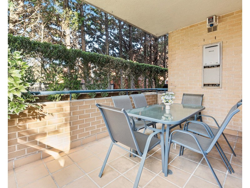 2/15 Wycombe Avenue, Monterey NSW 2217