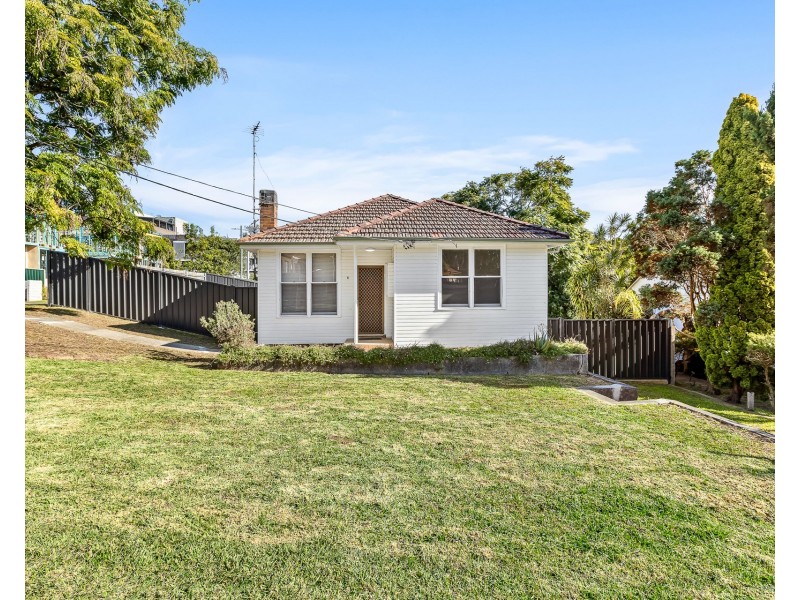 5 Hugh Avenue, Peakhurst NSW 2210