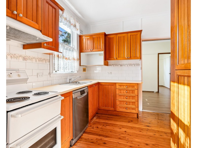 5 Hugh Avenue, Peakhurst NSW 2210