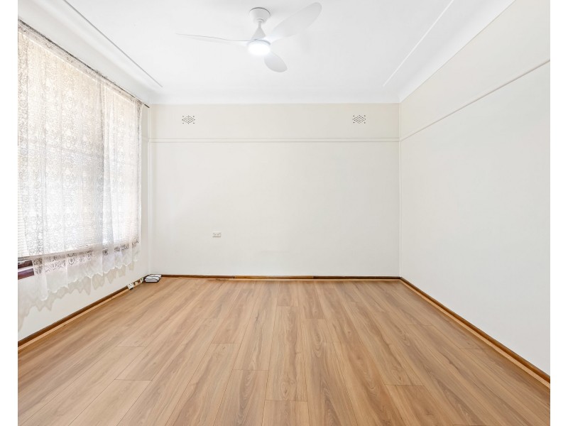 5 Hugh Avenue, Peakhurst NSW 2210