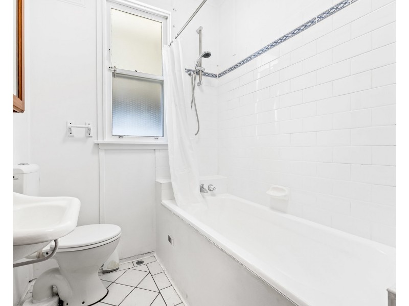 5 Hugh Avenue, Peakhurst NSW 2210