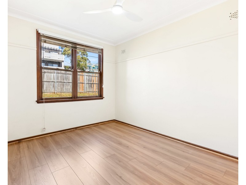 5 Hugh Avenue, Peakhurst NSW 2210