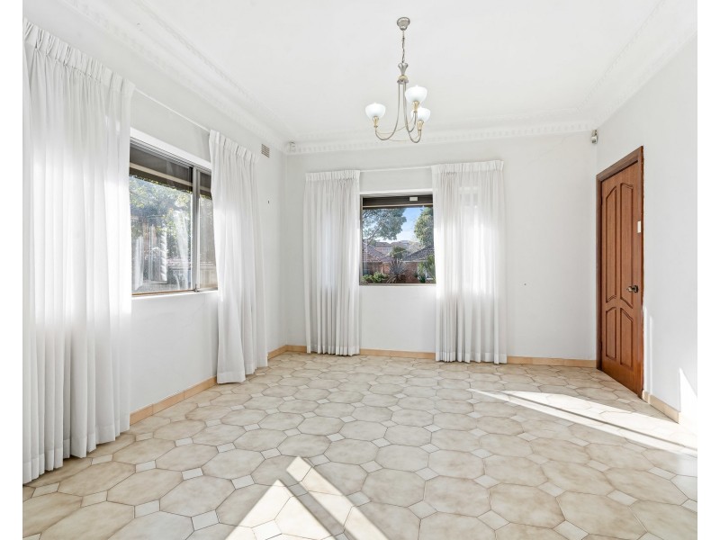 39 Margaret Street, Kingsgrove NSW 2208