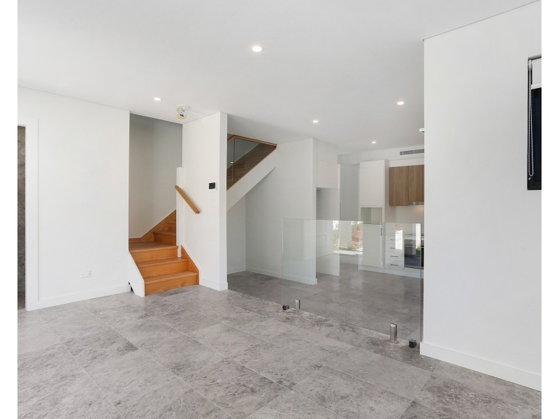 4/6 Canberra Road, Sylvania NSW 2224