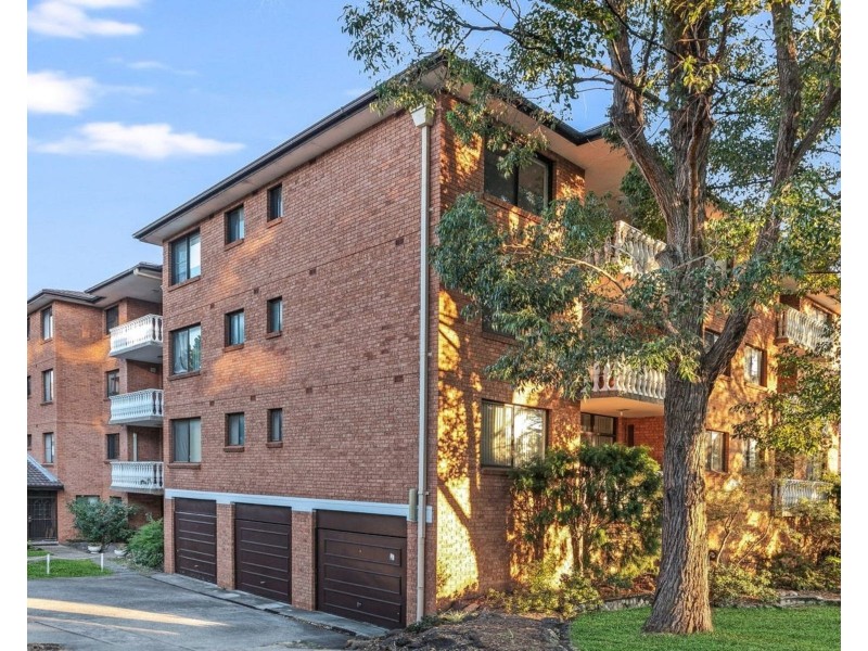 1/16 Hampton Court Road, Carlton NSW 2218