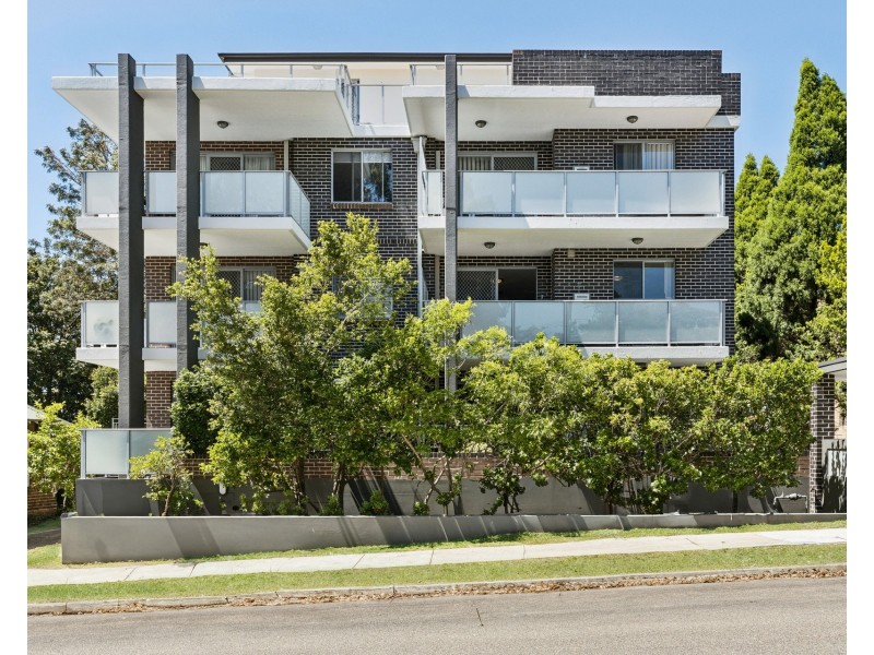 4/74-76 Hampton Court Road, Carlton NSW 2218