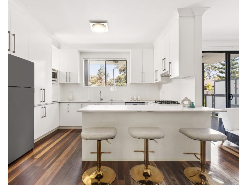 4/74-76 Hampton Court Road, Carlton NSW 2218