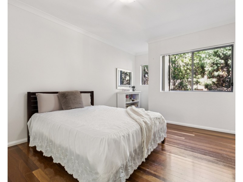 4/74-76 Hampton Court Road, Carlton NSW 2218