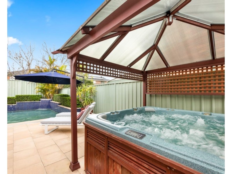 4 Mackin Close, Barden Ridge NSW 2234