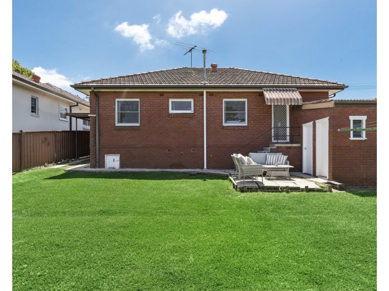 24 Lesley Crescent, Mortdale NSW 2223