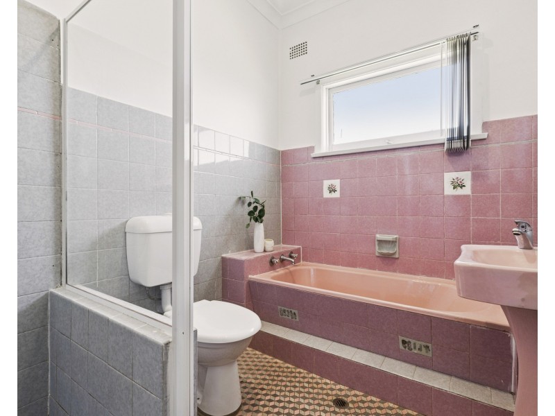 24 Lesley Crescent, Mortdale NSW 2223