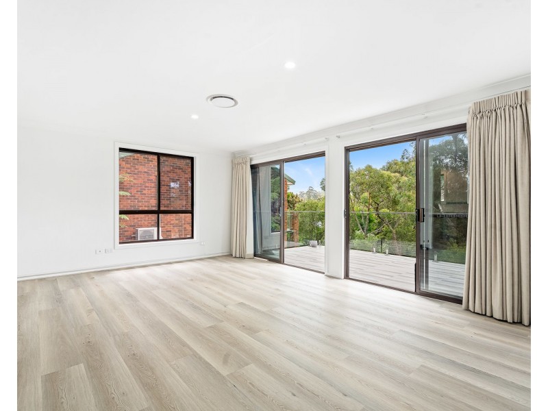 107 Blaxland Drive, Illawong NSW 2234