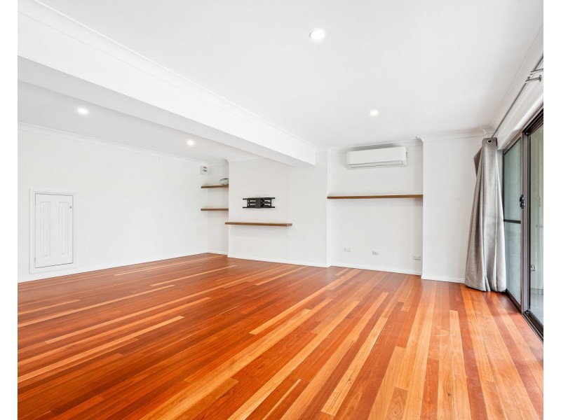 107 Blaxland Drive, Illawong NSW 2234