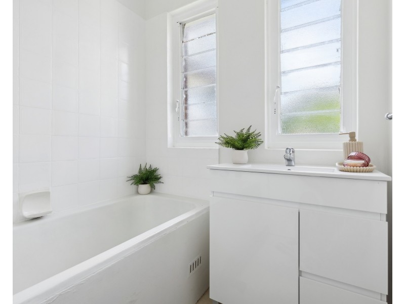 25 Simmons Road, Kingsgrove NSW 2208