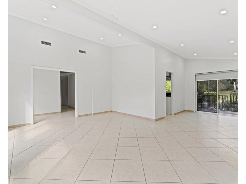 25 Amberdale Avenue, Picnic Point NSW 2213