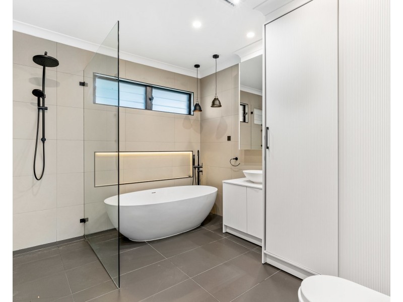 25 Oak Street, Lugarno NSW 2210