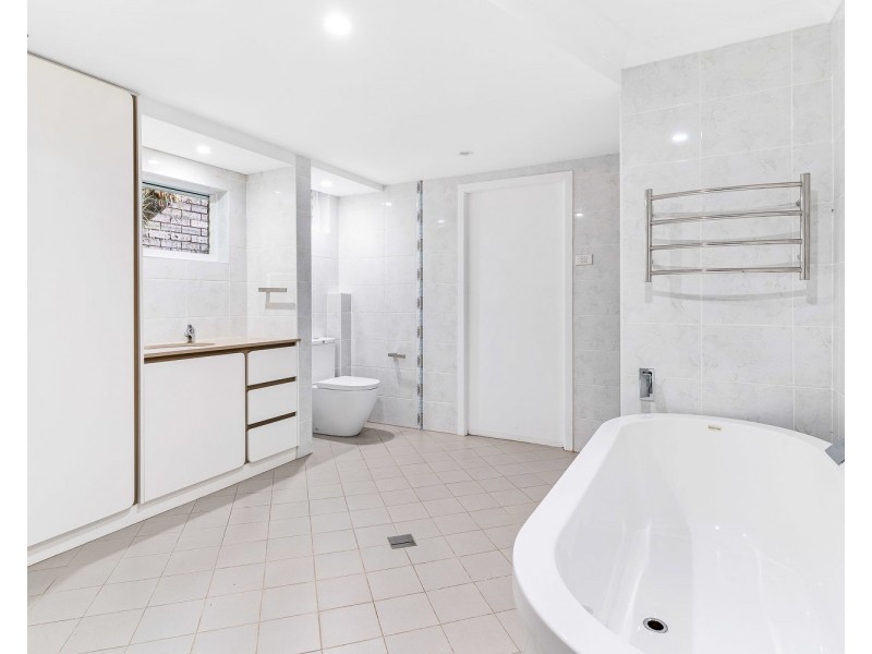 25 Oak Street, Lugarno NSW 2210