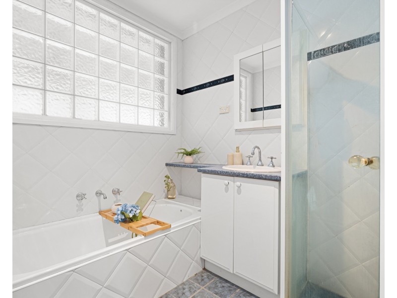 11 Mikarie Place, Kirrawee NSW 2232