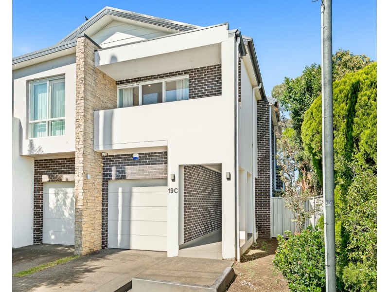 19C Henry Lawson Drive, Peakhurst NSW 2210