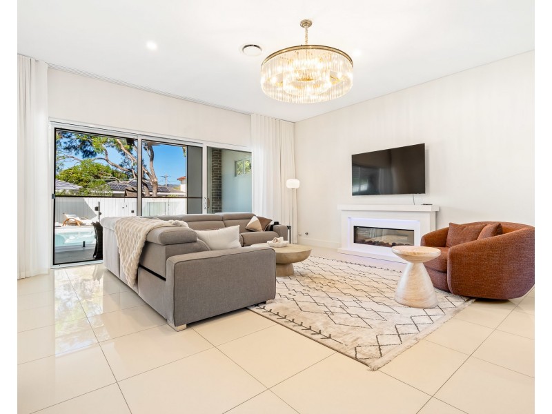 19C Henry Lawson Drive, Peakhurst NSW 2210