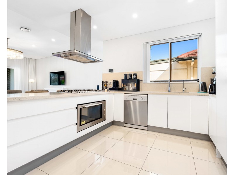 19C Henry Lawson Drive, Peakhurst NSW 2210