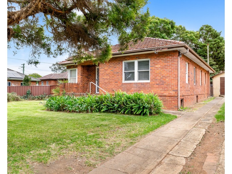 28 Flood Avenue, Revesby NSW 2212